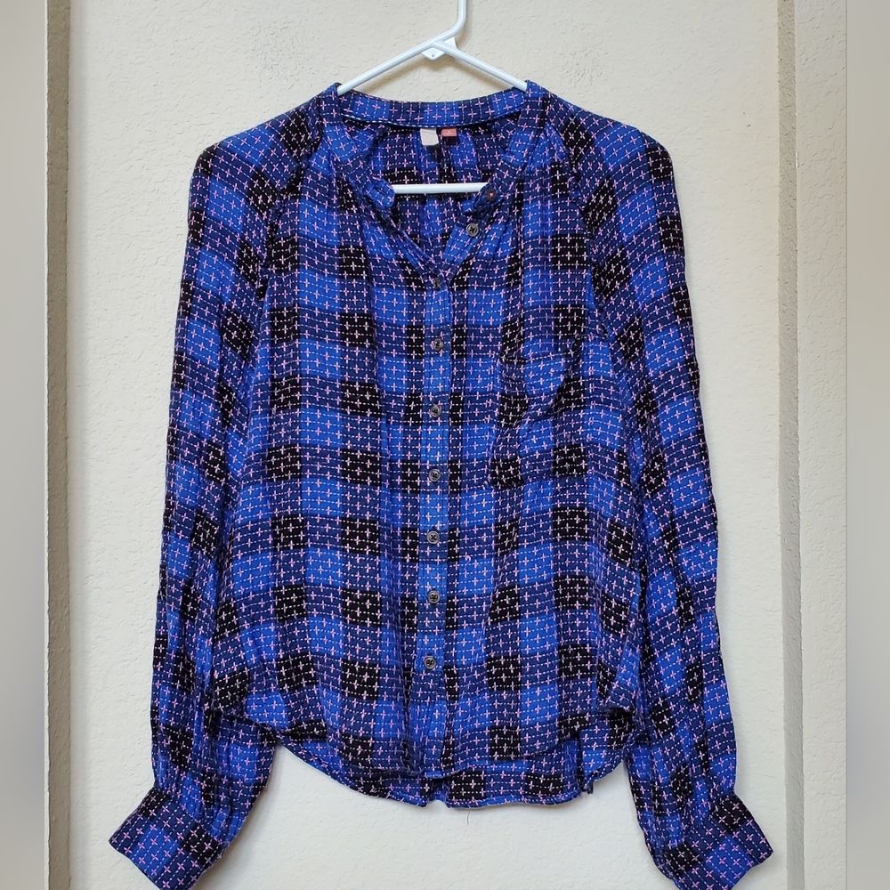 Pilcro Blue and Black Checkered Button Down Shirt. Size Medium - Picture 1 of 9